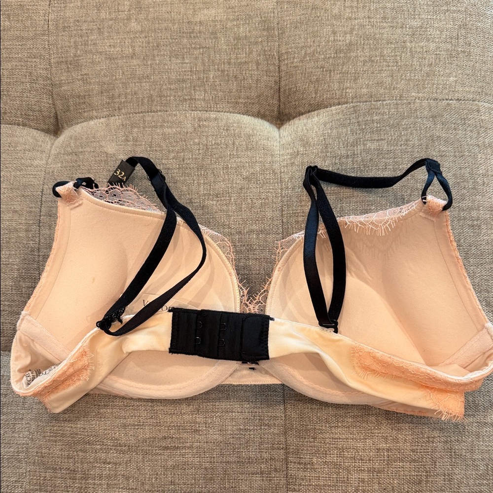 Victorias Secret Bombshell Lace Push-Up Bra NWT 32A - Picture 2 of 2